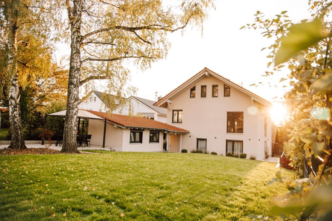 BlumenRaum - Ferienwohnung In Карлсруэ Экстерьер фото