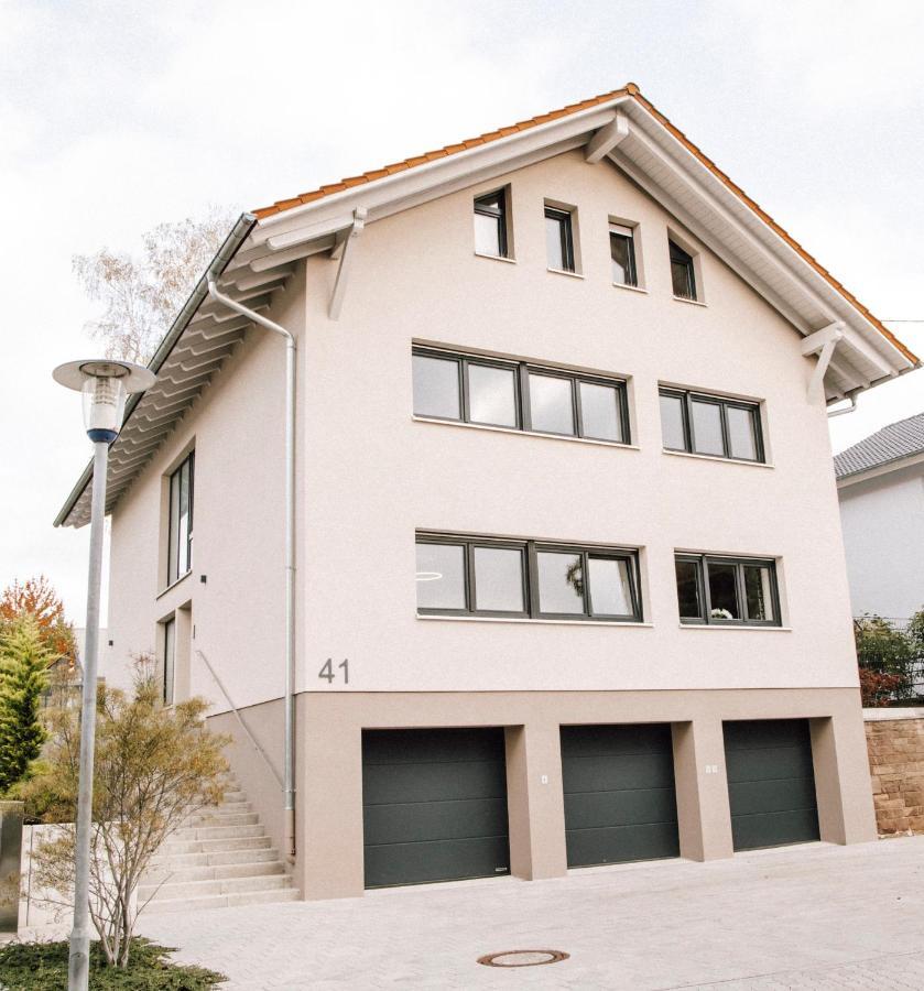 BlumenRaum - Ferienwohnung In Карлсруэ Экстерьер фото