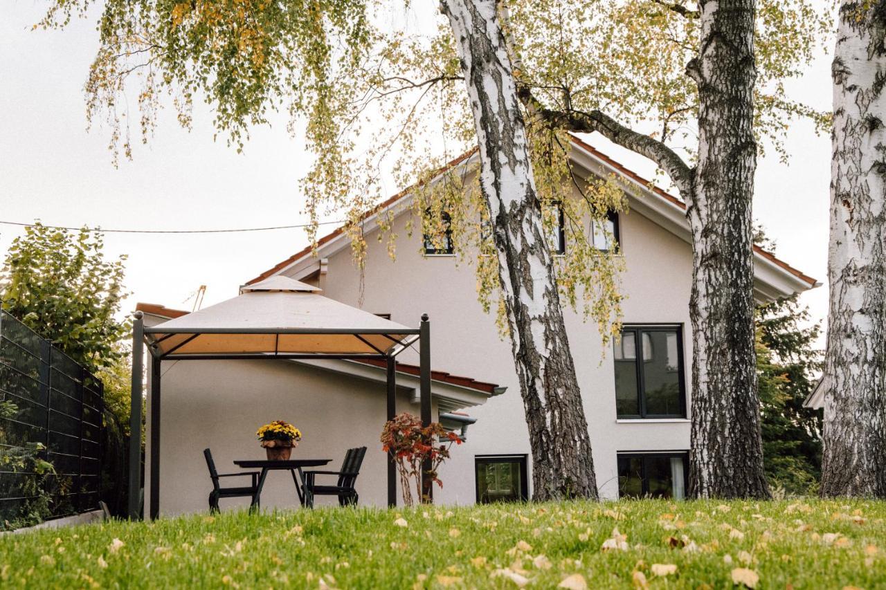 BlumenRaum - Ferienwohnung In Карлсруэ Экстерьер фото